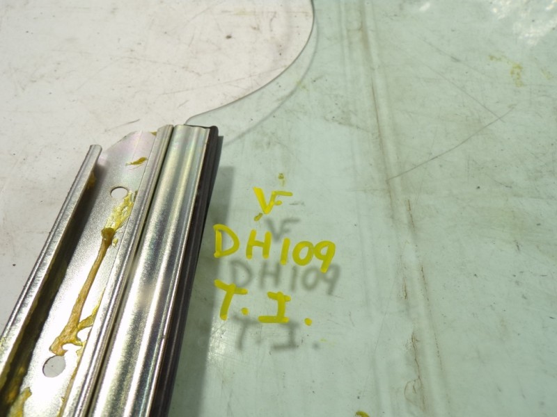 Recambio de cristal puerta trasero izquierdo para toyota yaris 1.3 16v cat referencia OEM IAM 681400D200  