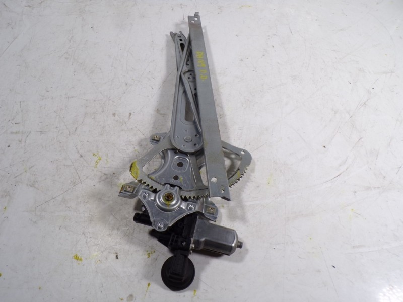 Recambio de elevalunas delantero derecho para toyota yaris 1.3 16v cat referencia OEM IAM 698100D300 857100D100 973582101