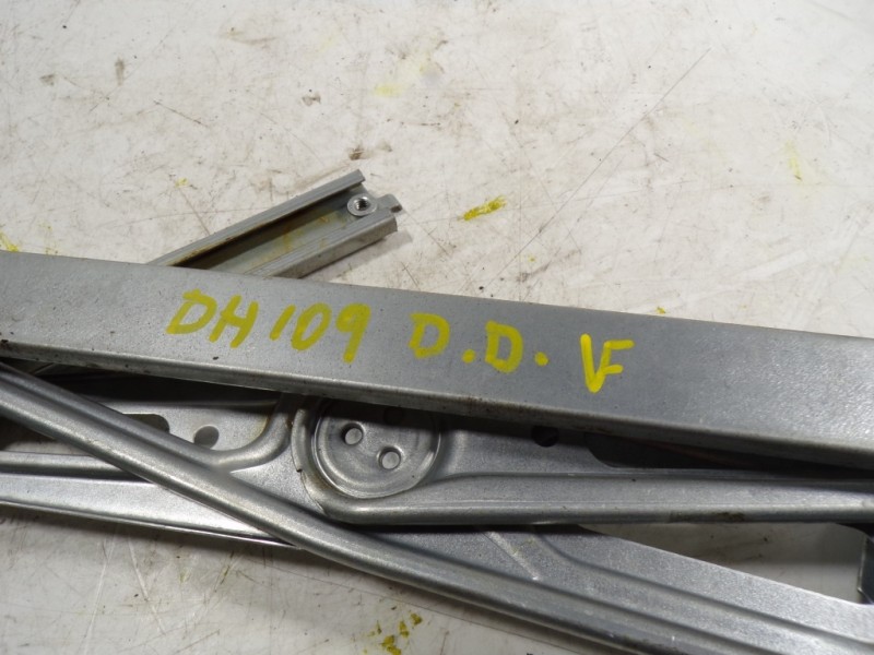 Recambio de elevalunas delantero derecho para toyota yaris 1.3 16v cat referencia OEM IAM 698100D300 857100D100 973582101