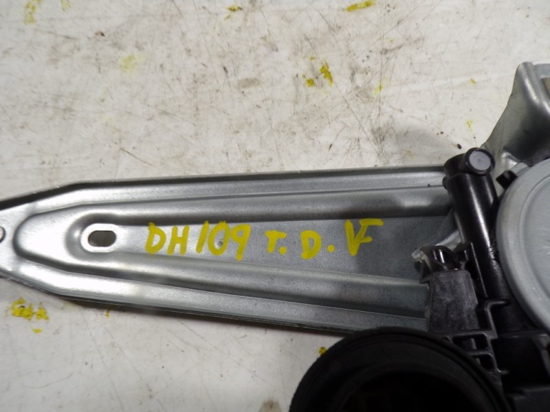 Recambio de elevalunas trasero derecho para toyota yaris 1.3 16v cat referencia OEM IAM 698300D220 857200D120 973581101