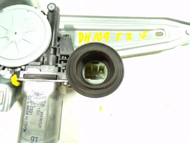 Recambio de elevalunas trasero izquierdo para toyota yaris 1.3 16v cat referencia OEM IAM 698400D220 857100D100 973582101