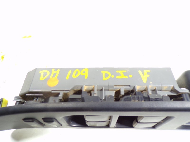 Recambio de mando elevalunas delantero izquierdo para toyota yaris 1.3 16v cat referencia OEM IAM 848200D260  