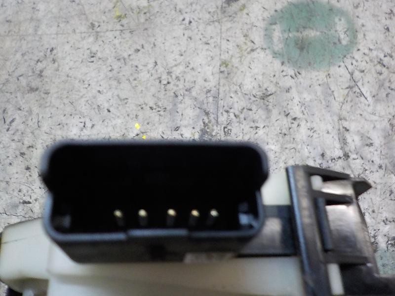 Recambio de cerradura puerta delantera derecha para peugeot 208 active referencia OEM IAM 9688080780  