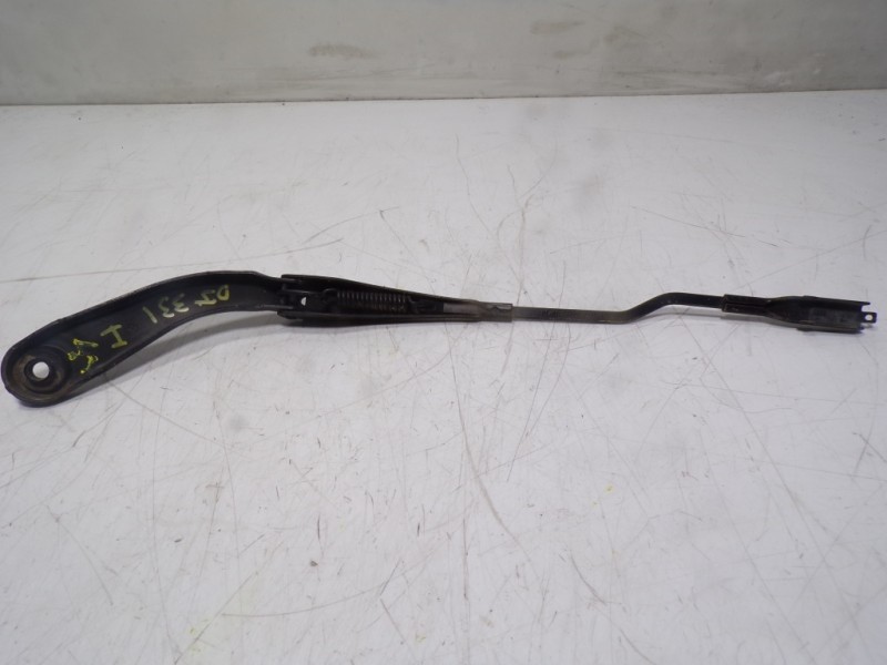 Recambio de brazo limpia delantero izquierdo para bmw serie 1 lim. (f20) 2.0 turbodiesel referencia OEM IAM 61619465042  