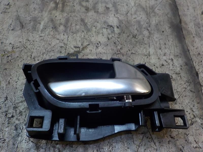 Recambio de maneta interior delantera derecha para peugeot 208 active referencia OEM IAM 9144G4  