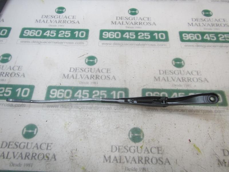 Recambio de brazo limpia delantero derecho para dacia sandero essential referencia OEM IAM 288869727R  