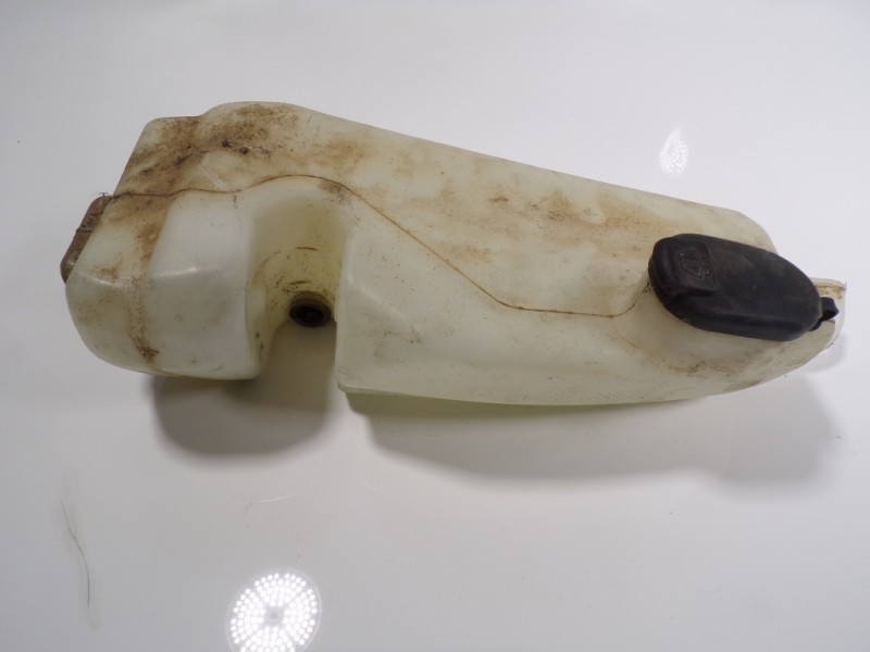 Recambio de deposito limpia para dacia sandero stepway referencia OEM IAM 6001548140  