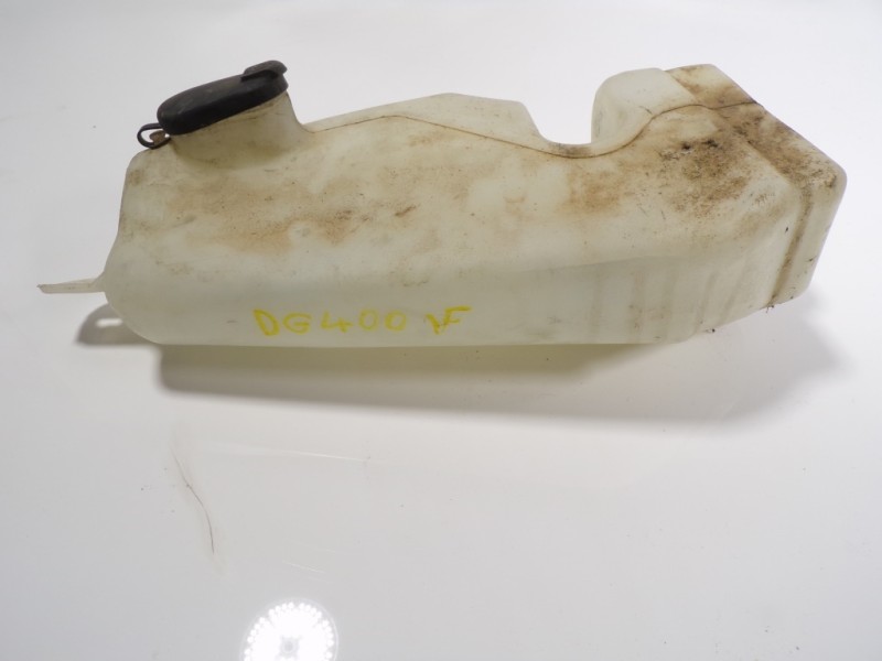 Recambio de deposito limpia para dacia sandero stepway referencia OEM IAM 6001548140  