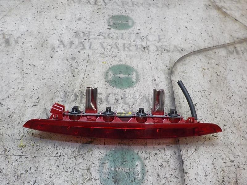 Recambio de piloto trasero central para peugeot 208 active referencia OEM IAM 9674309080  