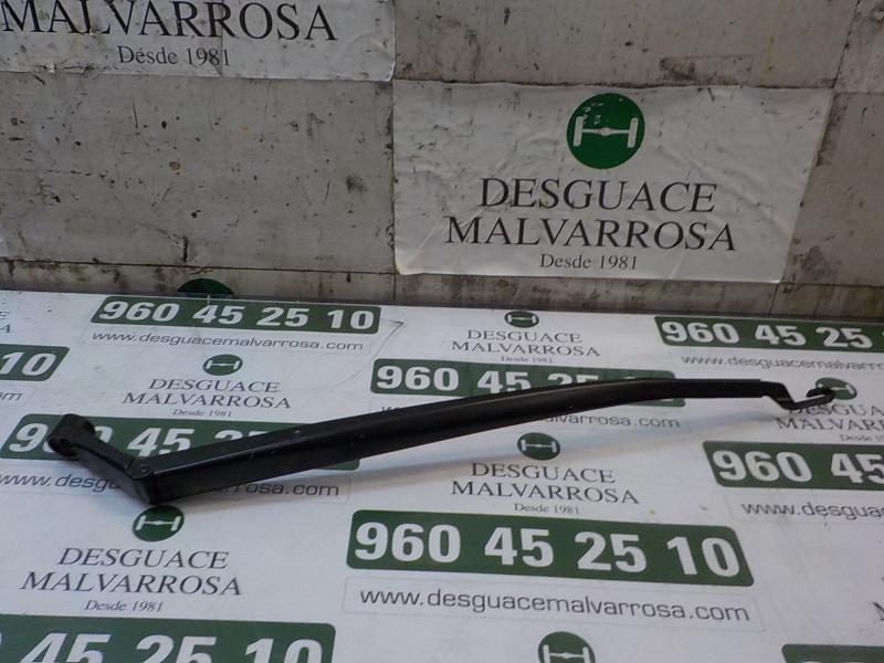 Recambio de brazo limpia delantero derecho para toyota auris 1.4 turbodiesel cat referencia OEM IAM 8521102181  