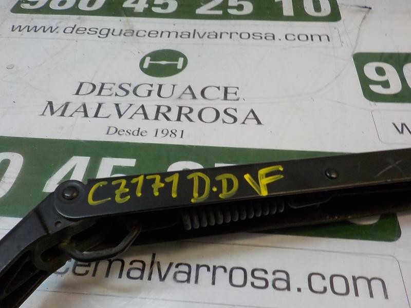 Recambio de brazo limpia delantero derecho para toyota auris 1.4 turbodiesel cat referencia OEM IAM 8521102181  
