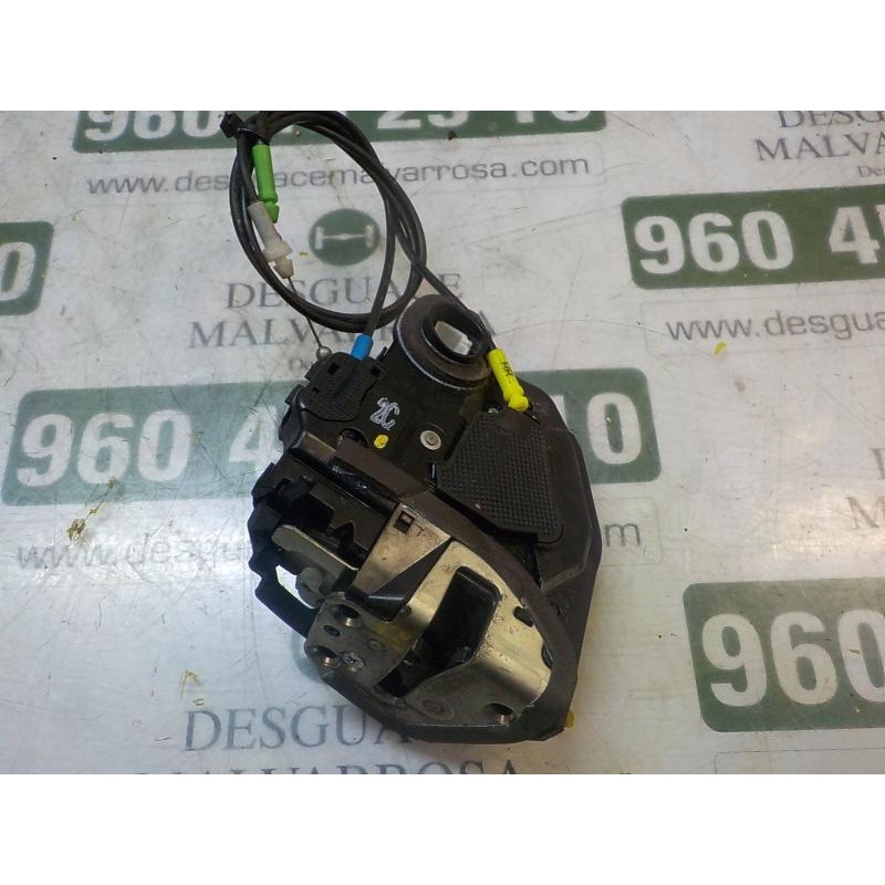 Recambio de cerradura puerta trasera derecha para toyota auris 1.4 turbodiesel cat referencia OEM IAM 6905002180  