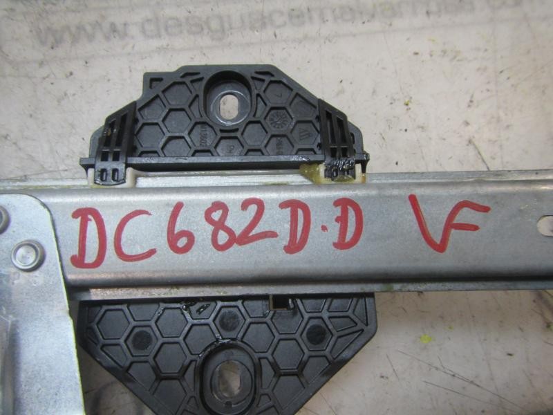 Recambio de elevalunas delantero derecho para dacia sandero essential referencia OEM IAM 807209299R 807209299R 