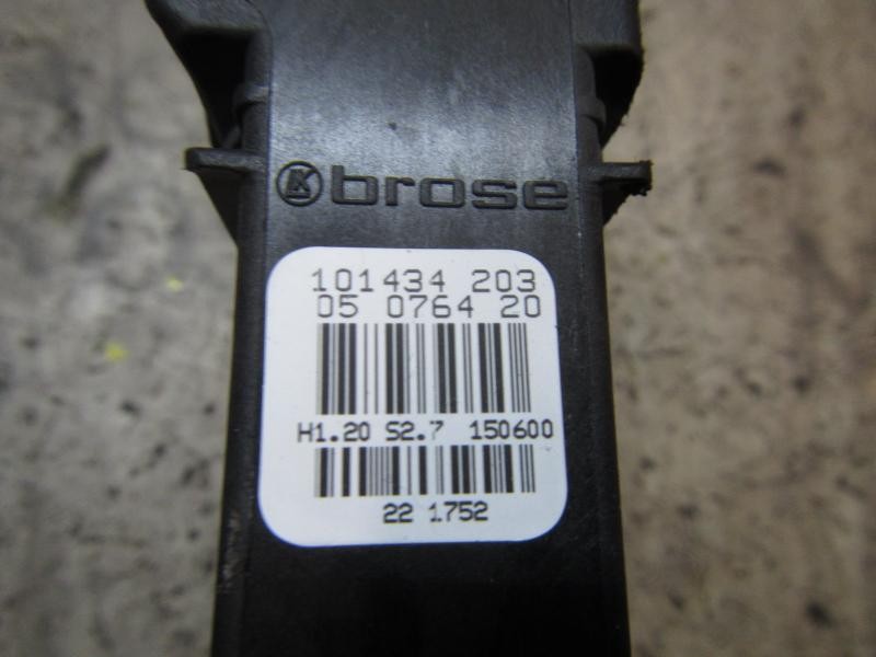 Recambio de motor elevalunas delantero derecho para volkswagen passat berlina (3b2) comfortline referencia OEM IAM   