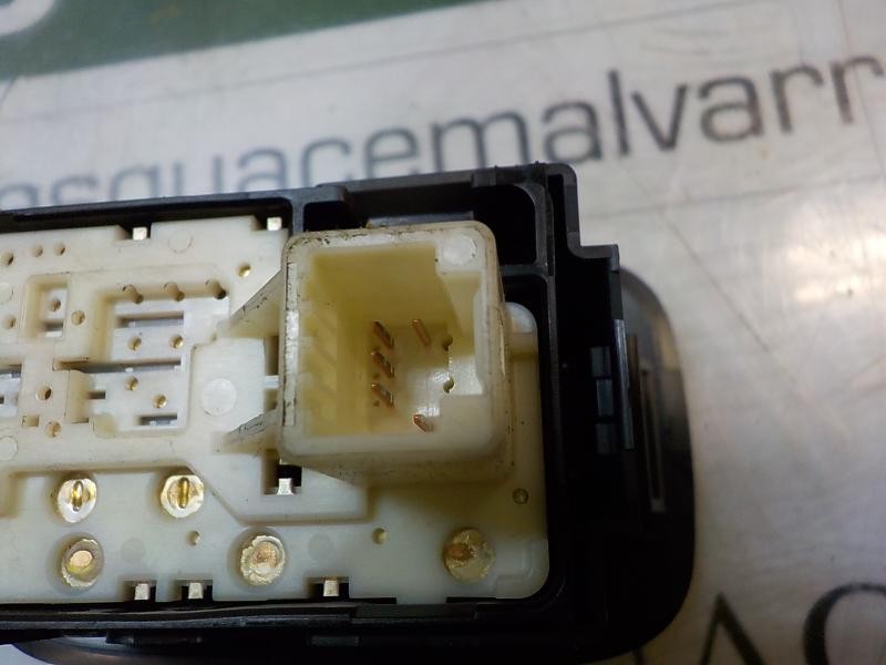 Recambio de mando elevalunas trasero derecho para toyota auris 1.4 turbodiesel cat referencia OEM IAM 8481002130  