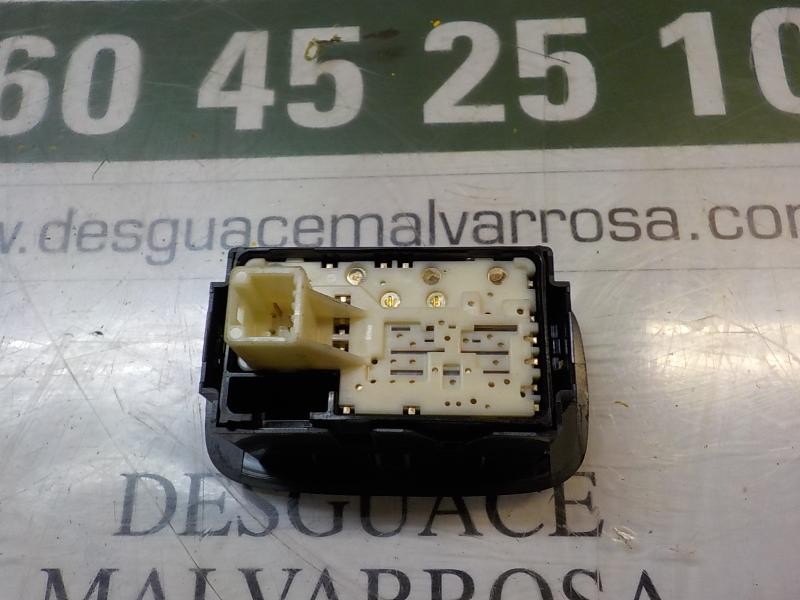Recambio de mando elevalunas trasero izquierdo para toyota auris 1.4 turbodiesel cat referencia OEM IAM 8481002130  