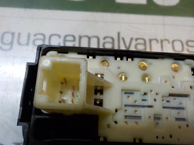 Recambio de mando elevalunas trasero izquierdo para toyota auris 1.4 turbodiesel cat referencia OEM IAM 8481002130  