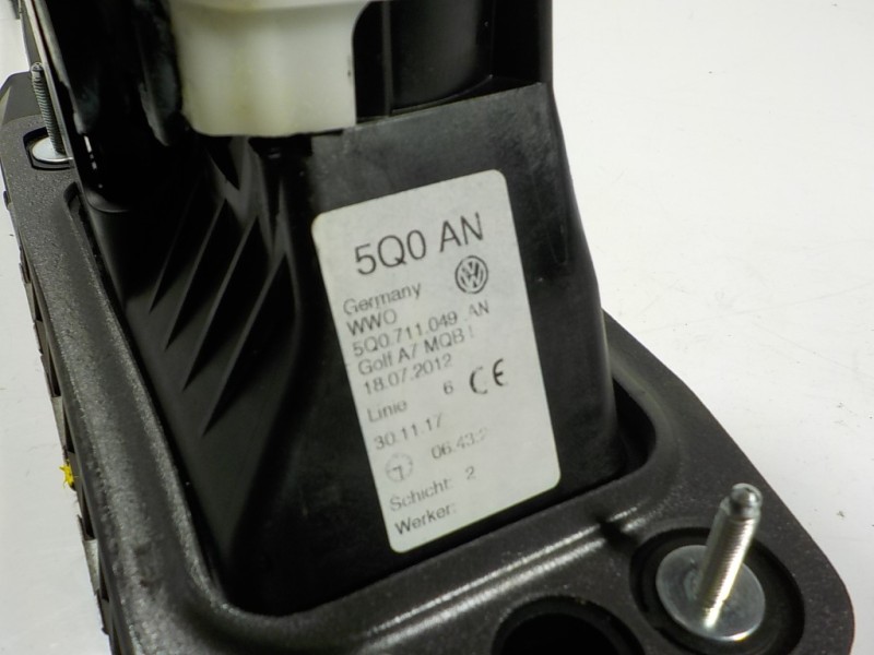 Recambio de palanca cambio para volkswagen golf vii lim. (bq1) 1.0 tsi referencia OEM IAM 5Q0711049AN 5Q0711049AN 