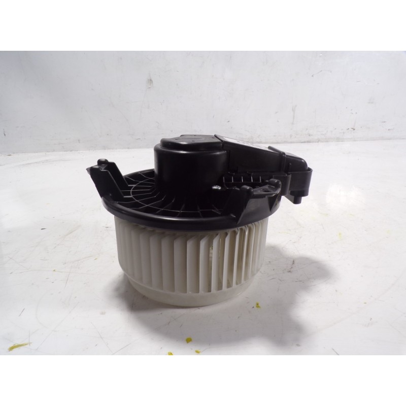 Recambio de motor calefaccion para toyota auris 1.8 16v cat (híbrido) referencia OEM IAM 8710302150 AV2727008105 AV2727008105