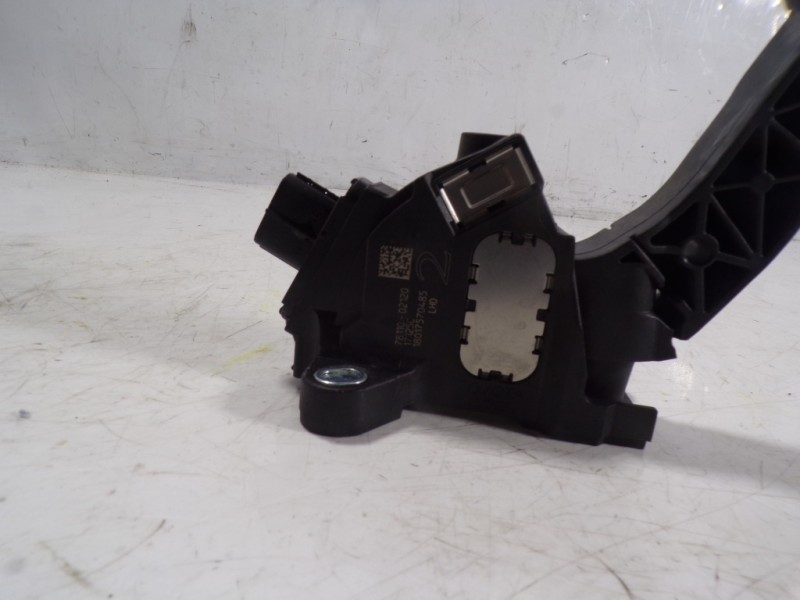 Recambio de potenciometro pedal para toyota auris 1.8 16v cat (híbrido) referencia OEM IAM 7811002120 7811002120 18017570485