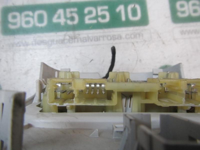 Recambio de piloto interior para peugeot 308 1.6 16v referencia OEM IAM   