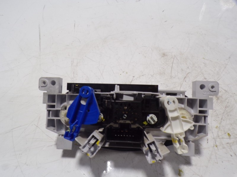 Recambio de mando calefaccion / aire acondicionado para dacia sandero 1.2 16v cat referencia OEM IAM 275106734R T83703A 