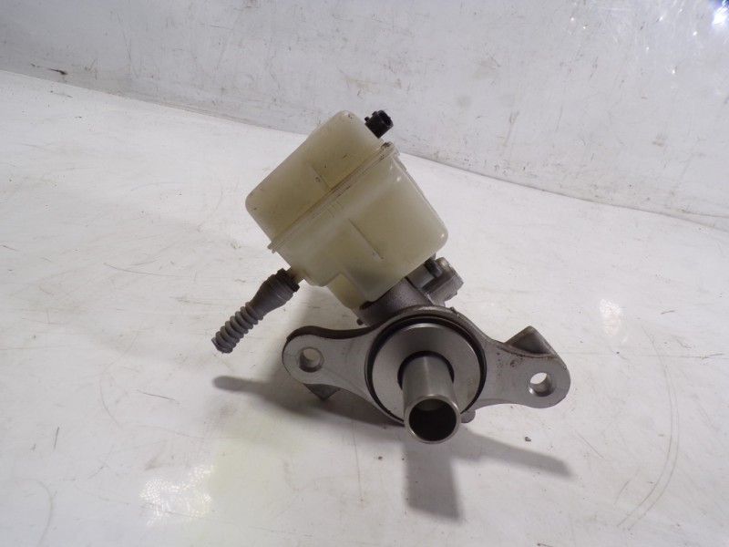 Recambio de bomba freno para renault clio iv 1.2 16v referencia OEM IAM 460111938R  