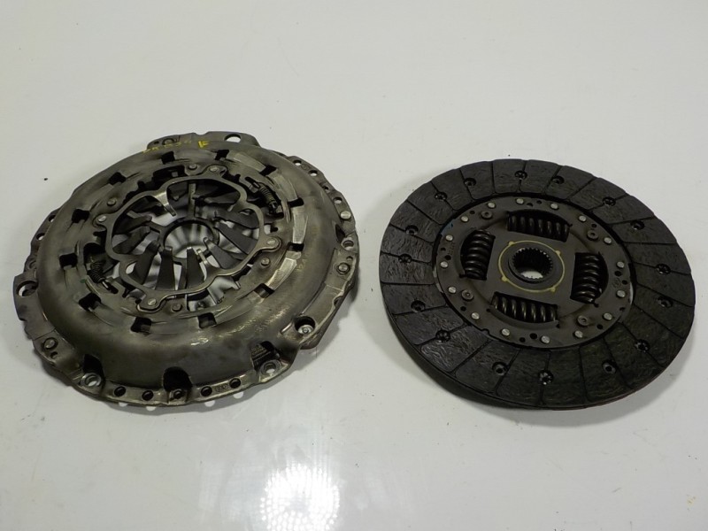 Recambio de kit embrague para audi a4 ber. (b8) 2.0 16v tdi referencia OEM IAM 0B1141015D 124043710 