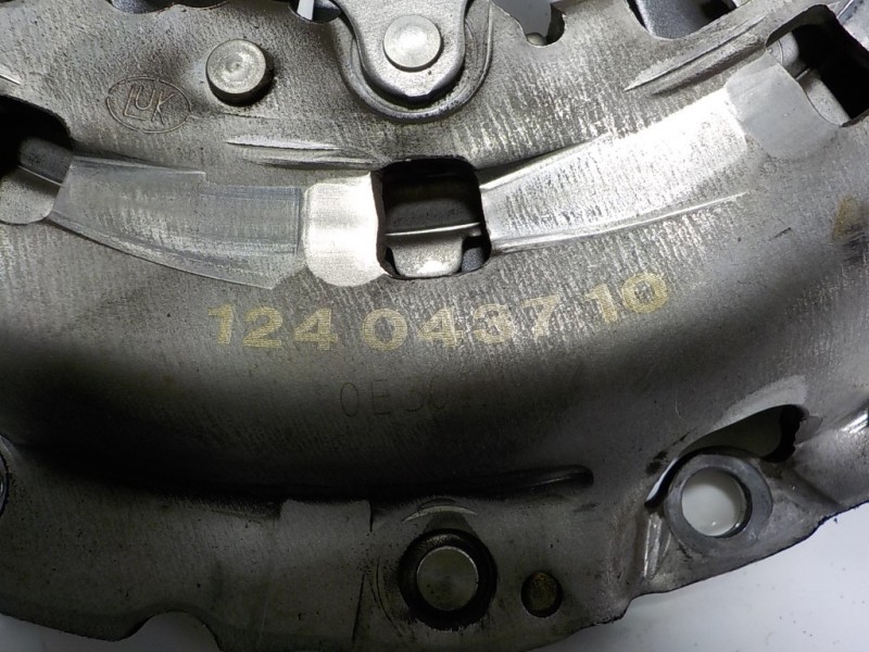 Recambio de kit embrague para audi a4 ber. (b8) 2.0 16v tdi referencia OEM IAM 0B1141015D 124043710 
