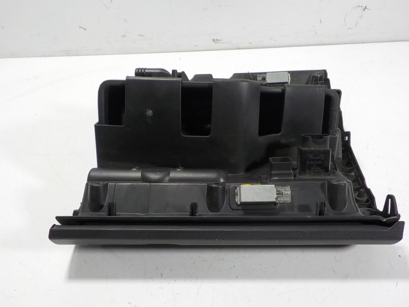 Recambio de guantera para volkswagen tiguan (5n2) 2.0 tdi referencia OEM IAM 5M1857101H82V 5M1857097Q 
