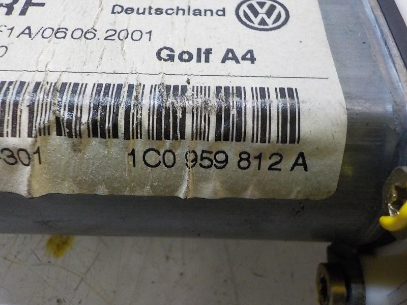 Recambio de motor elevalunas trasero derecho para volkswagen golf iv berlina (1j1) referencia OEM IAM   