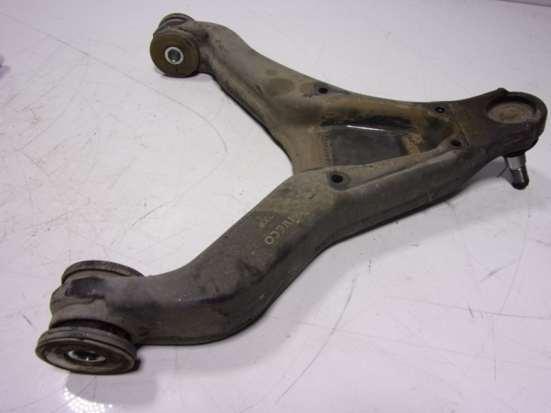 Recambio de brazo suspension inferior delantero izquierdo para iveco 35s13 furgon caja cerrada referencia OEM IAM   