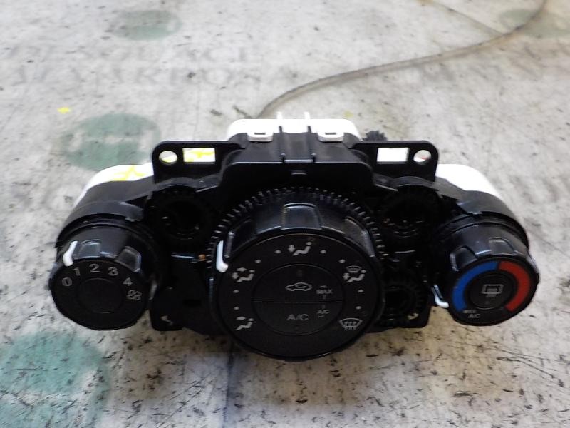 Recambio de mando calefaccion / aire acondicionado para ford fiesta (ccn) trend referencia OEM IAM 1910755 C1B119980AE 