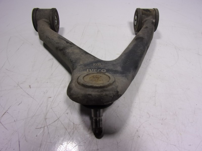 Recambio de brazo suspension superior delantero derecho para iveco 35s13 furgon caja cerrada referencia OEM IAM   