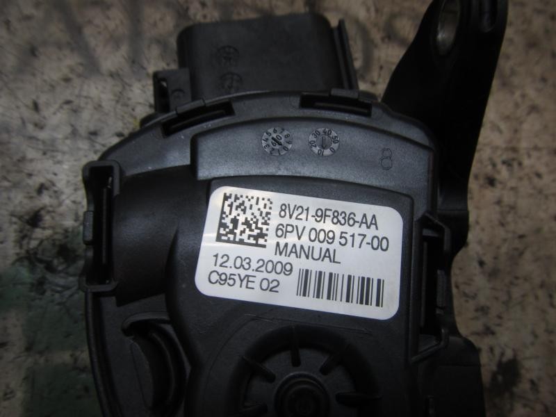 Recambio de potenciometro pedal para ford fiesta (cb1) titanium referencia OEM IAM 2120072 8V219F836AA 