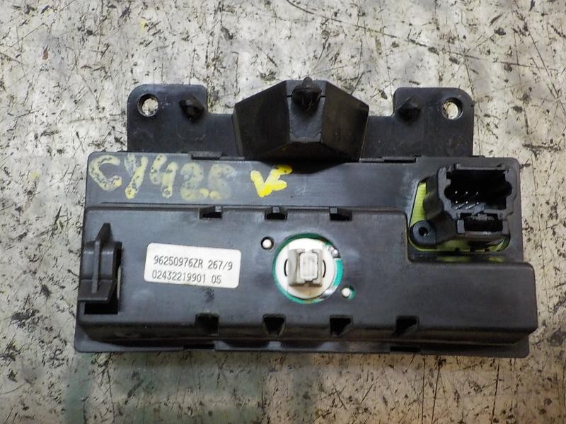 Recambio de pantalla multifuncion para peugeot 206 berlina 1.4 referencia OEM IAM   