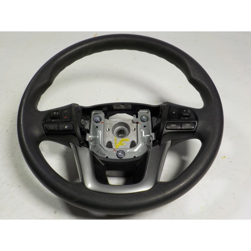 Recambio de volante para kia rio 1.2 cat referencia OEM IAM 561001W572HU  