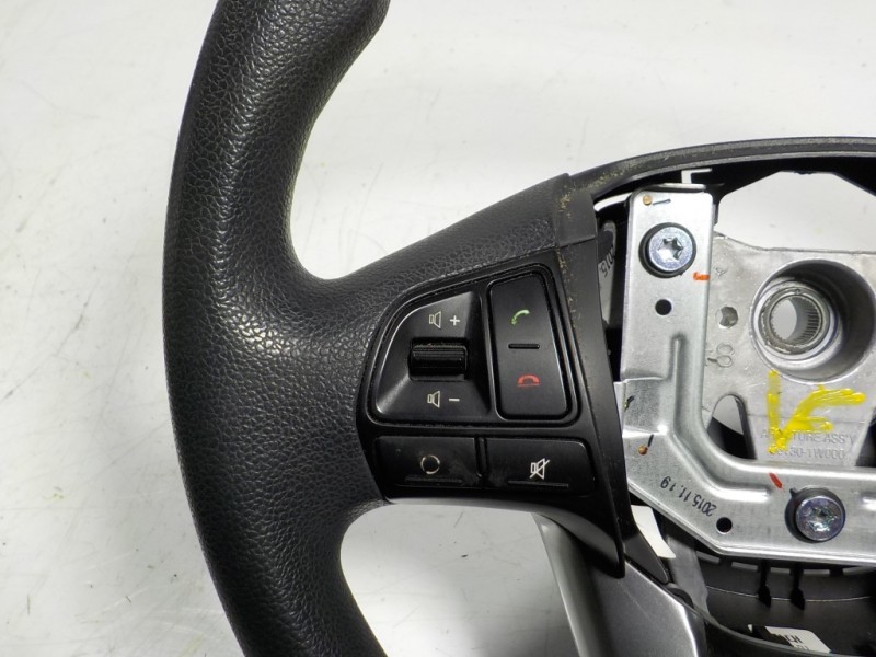 Recambio de volante para kia rio 1.2 cat referencia OEM IAM 561001W572HU  