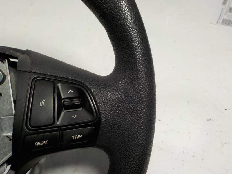 Recambio de volante para kia rio 1.2 cat referencia OEM IAM 561001W572HU  