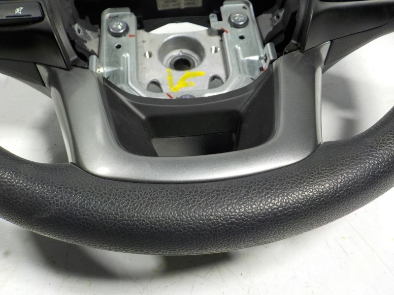 Recambio de volante para kia rio 1.2 cat referencia OEM IAM 561001W572HU  