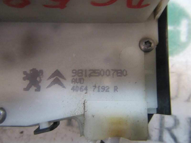 Recambio de cerradura puerta delantera derecha para peugeot 208 style referencia OEM IAM   