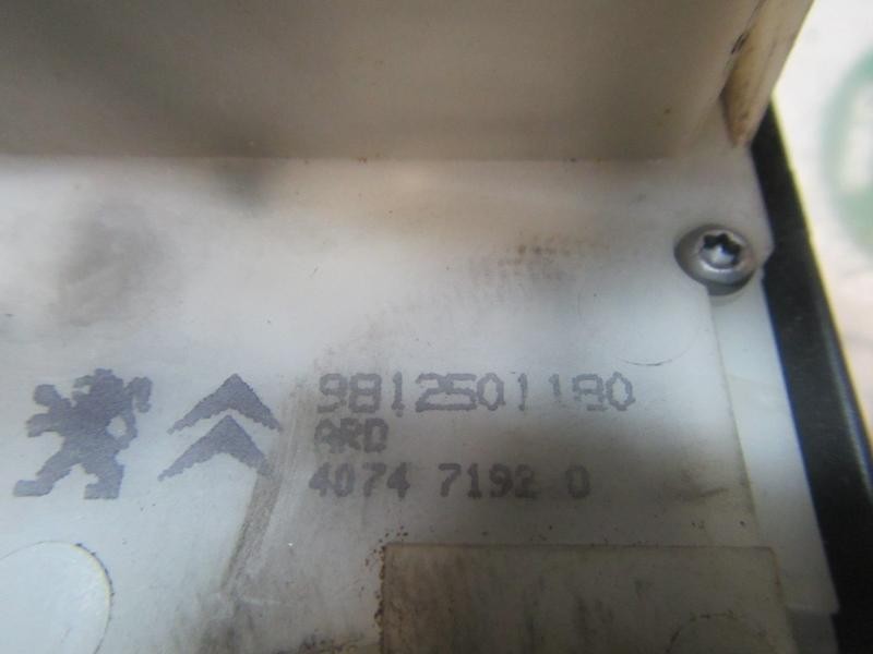 Recambio de cerradura puerta trasera derecha para peugeot 208 style referencia OEM IAM   