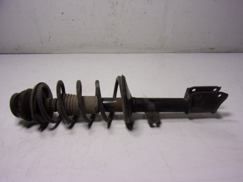 Recambio de amortiguador delantero derecho para dacia duster ambiance 4x2 referencia OEM IAM 543026656R 8200813791 