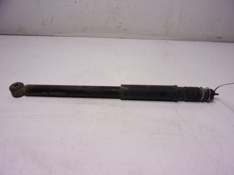 Recambio de amortiguador trasero derecho para dacia duster ambiance 4x2 referencia OEM IAM 562105043R 562105043R 