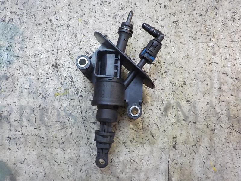 Recambio de bomba embrague para ford fiesta (ccn) trend referencia OEM IAM 1751682  