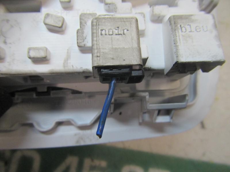 Recambio de piloto interior para peugeot 208 style referencia OEM IAM   