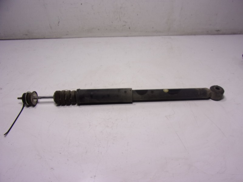 Recambio de amortiguador trasero izquierdo para dacia duster ambiance 4x2 referencia OEM IAM 562105043R 562105043R 