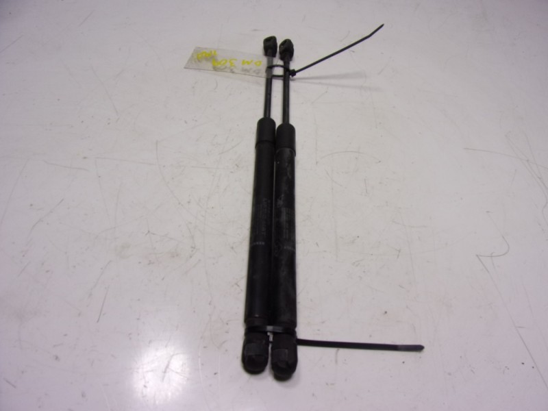 Recambio de amortiguadores maletero / porton para dacia duster ambiance 4x2 referencia OEM IAM 904520004R  