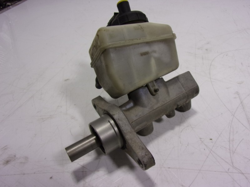 Recambio de bomba freno para dacia duster ambiance 4x2 referencia OEM IAM 03350890461 03350890461 