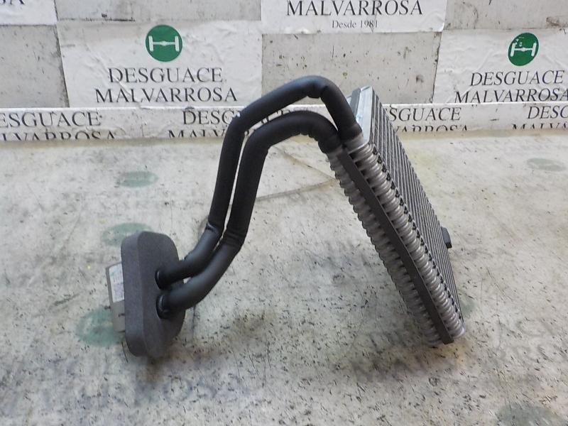 Recambio de evaporador aire acondicionado para ford fiesta (ccn) trend referencia OEM IAM 2109235  